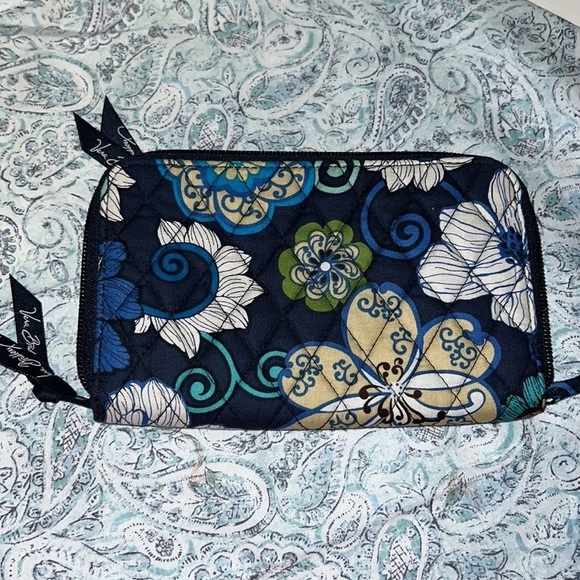 VERA Bradley small blue floral wallet - Picture 2 of 4
